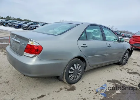 2005 Toyota Camry Le z USA, uszkodzony, nr VIN 4T1BE32KX5U951926